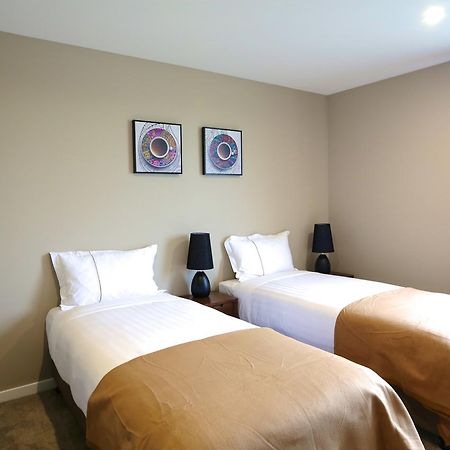 Golden Sun Apartment -Two Bedrooms, Three Bedrooms Christchurch Exteriör bild