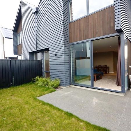 Golden Sun Apartment -Two Bedrooms, Three Bedrooms Christchurch Exteriör bild