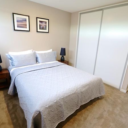 Golden Sun Apartment -Two Bedrooms, Three Bedrooms Christchurch Exteriör bild