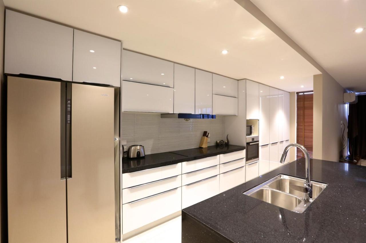 Golden Sun Apartment -Two Bedrooms, Three Bedrooms Christchurch Exteriör bild