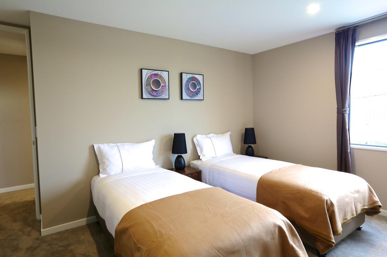 Golden Sun Apartment -Two Bedrooms, Three Bedrooms Christchurch Exteriör bild