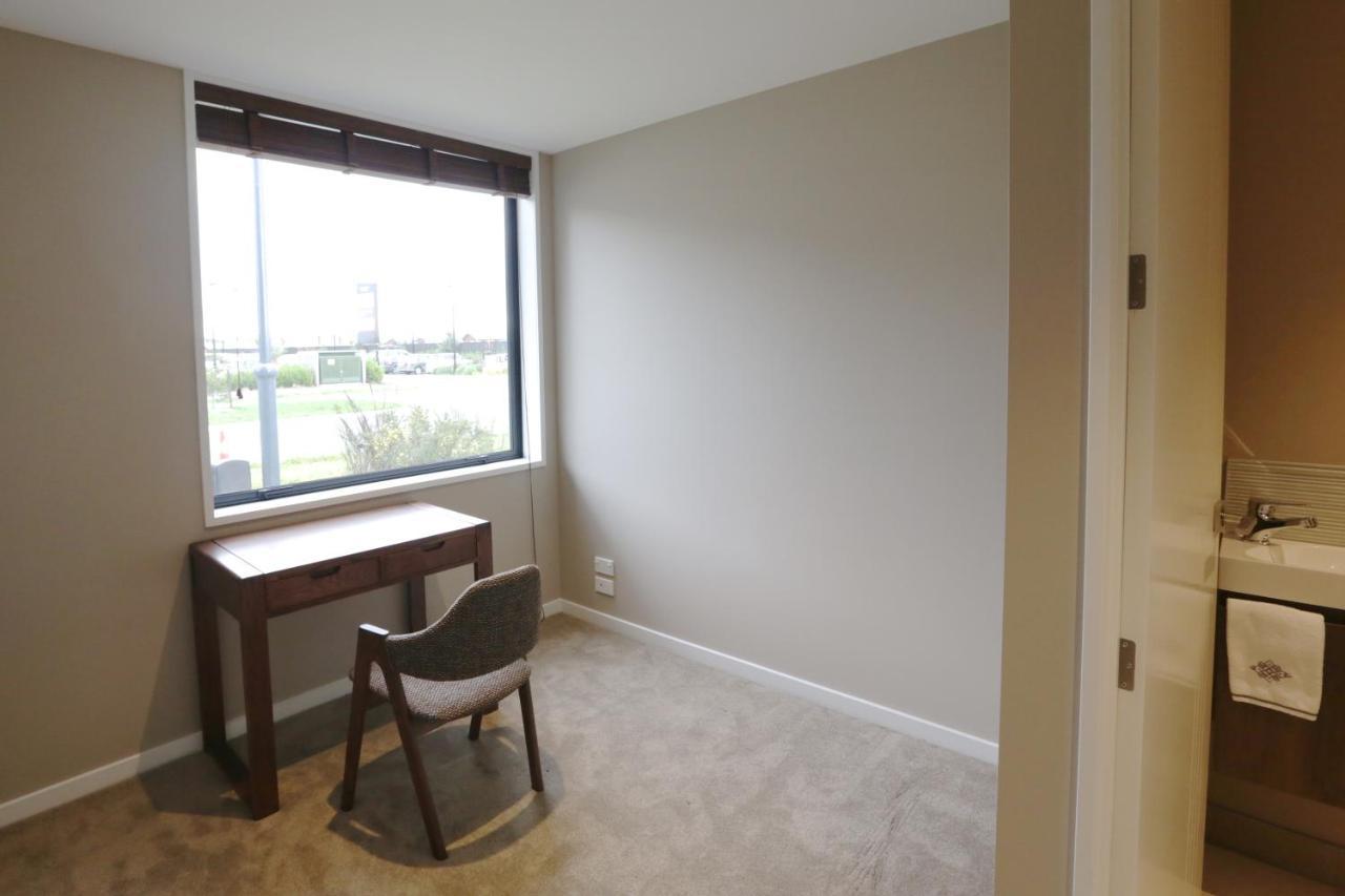 Golden Sun Apartment -Two Bedrooms, Three Bedrooms Christchurch Exteriör bild