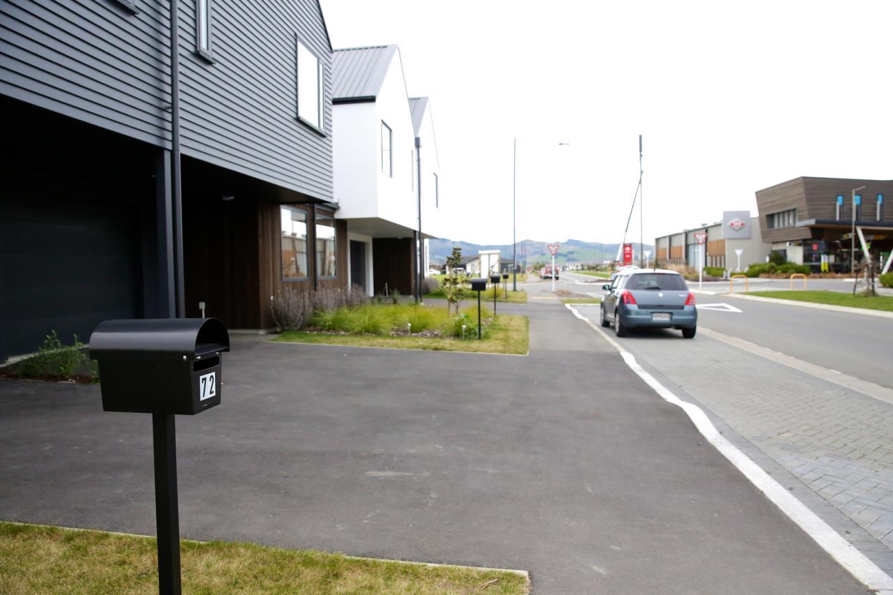 Golden Sun Apartment -Two Bedrooms, Three Bedrooms Christchurch Exteriör bild