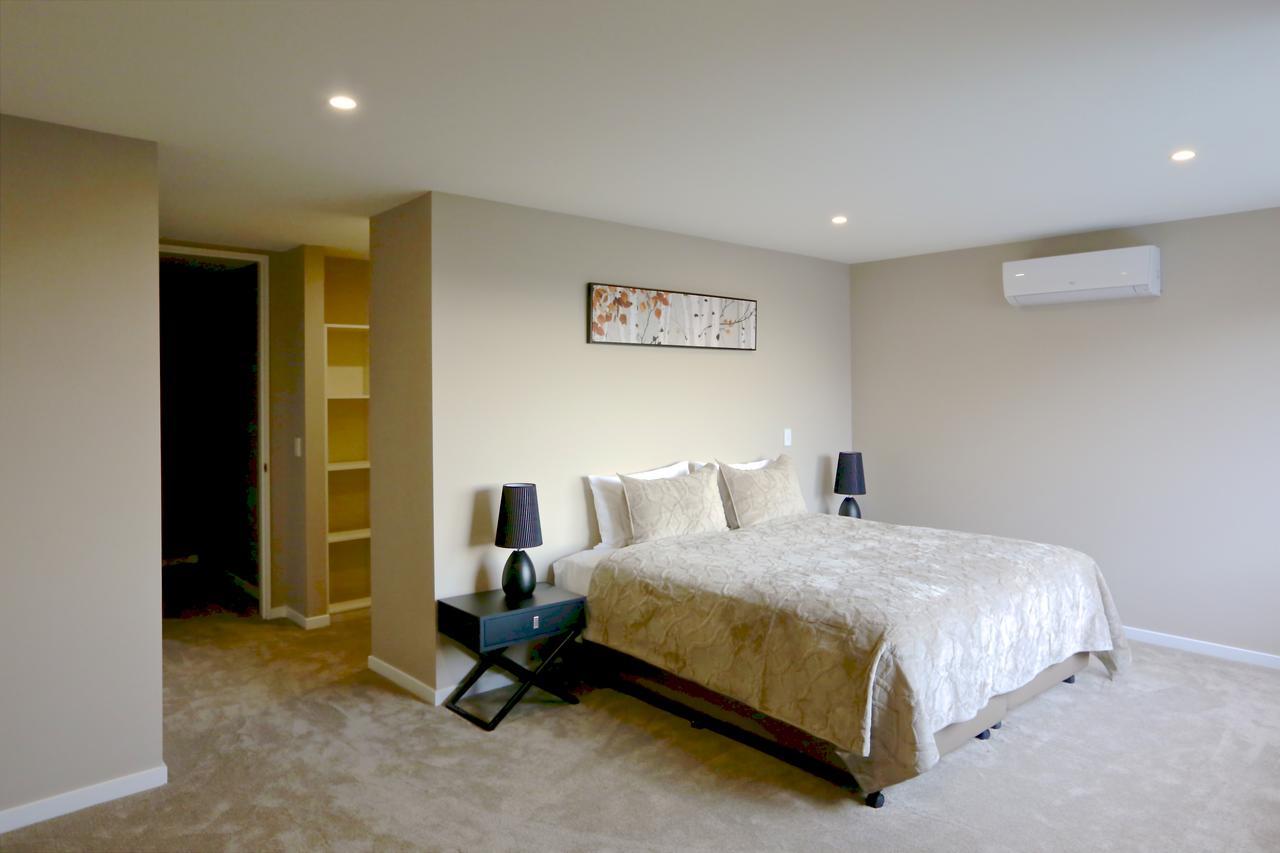 Golden Sun Apartment -Two Bedrooms, Three Bedrooms Christchurch Exteriör bild
