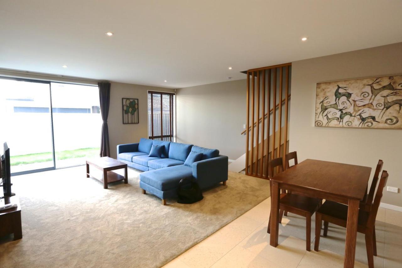Golden Sun Apartment -Two Bedrooms, Three Bedrooms Christchurch Exteriör bild