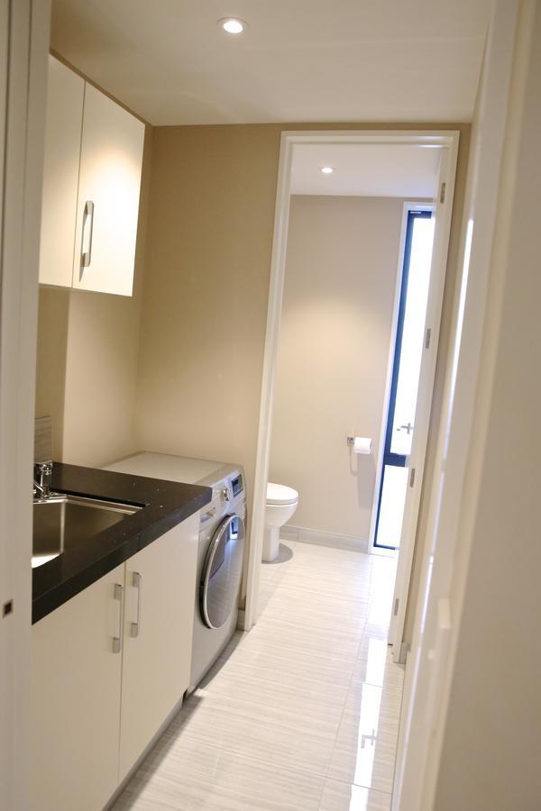 Golden Sun Apartment -Two Bedrooms, Three Bedrooms Christchurch Exteriör bild