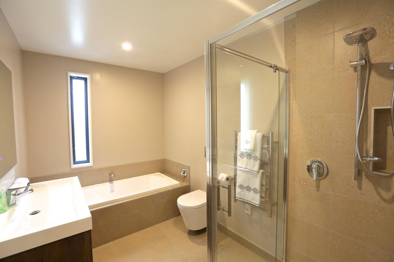 Golden Sun Apartment -Two Bedrooms, Three Bedrooms Christchurch Exteriör bild