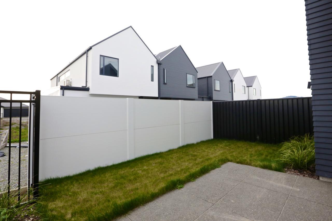 Golden Sun Apartment -Two Bedrooms, Three Bedrooms Christchurch Exteriör bild